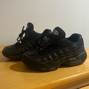 Black Nike air max youth 5.5